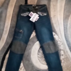 Juniors skinny jeans